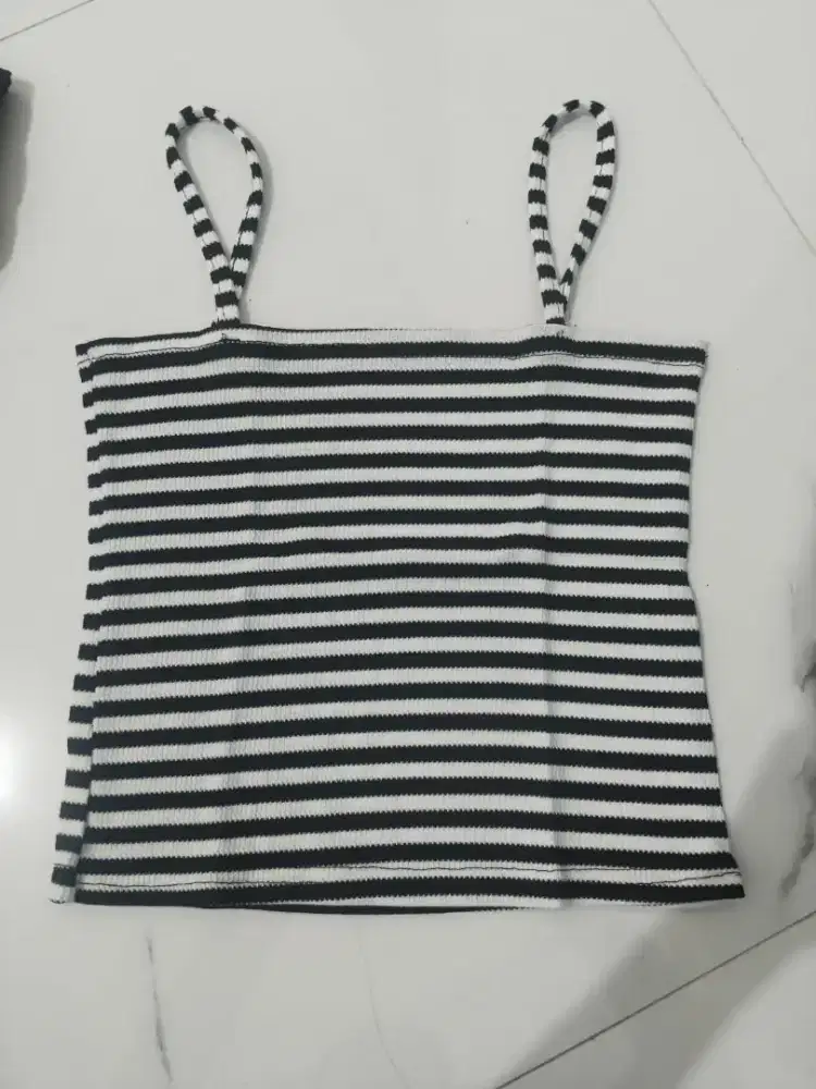 tanktop wanita belang hitam putih