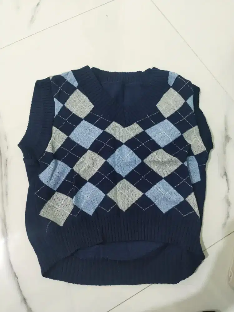 sweater tidak berlengan
