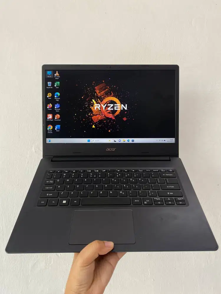 ACER ASPIRE A314-22 HITAM AMD RYZEN 3 32510U RAM 4 GB SSD 256 GB