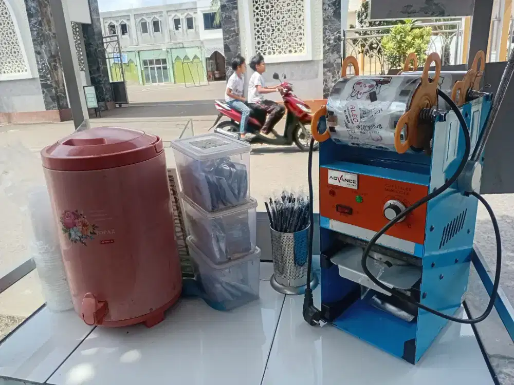 Penjaga stand es teh