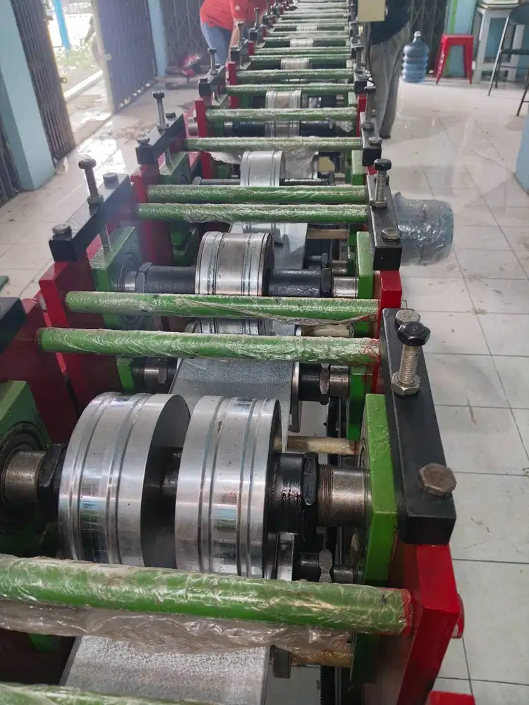 Mesin Roll Forming baja ringan Canal C