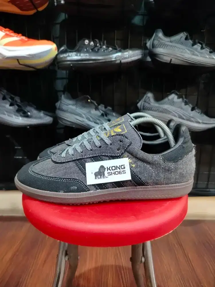 SEPATU ADI SMBA GREY CORE BLACK GUM 40 2/3