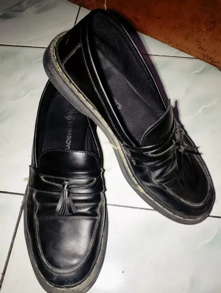 Sepatu Loafer Komboys