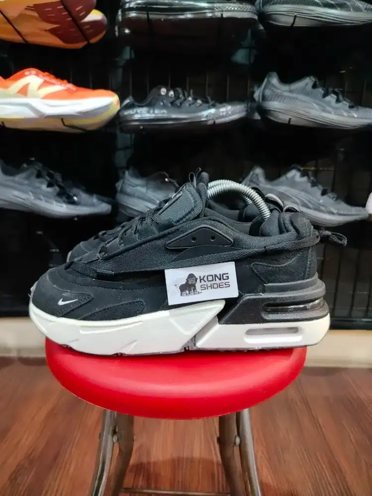 SEPATU AM FURYOSA BLACK WHITE 41