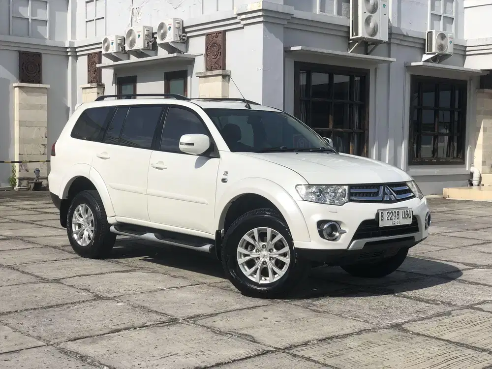 MITSUBISHI PAJERO SPORT V6 3.0AT 2014, BENSIN, HITAM KM LOW