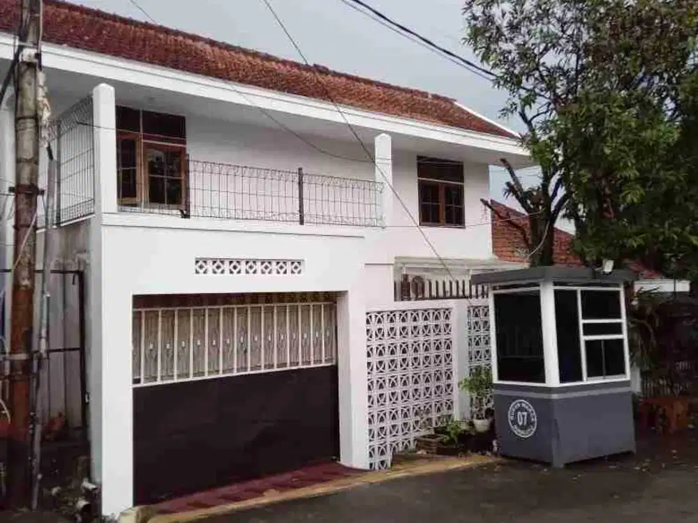 Dijual Rumah Luas terawat di Sukaluyu dekat Gedung Sate