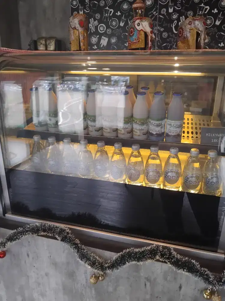 Kulkas GEA Cake Showcase A530V