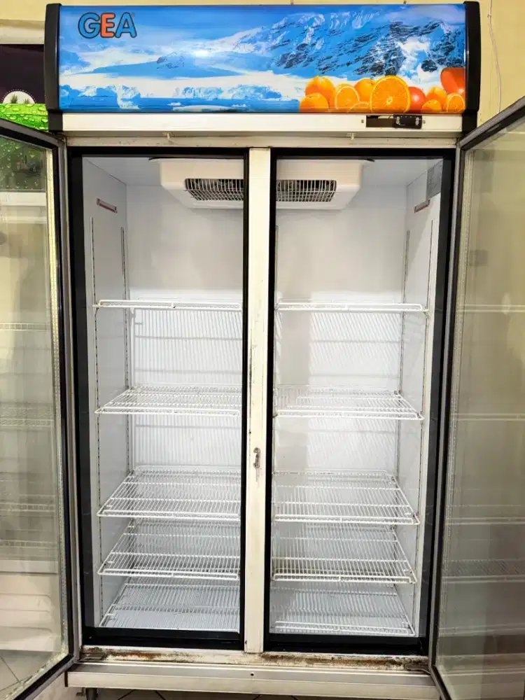 Showcase Gea 2 pintu