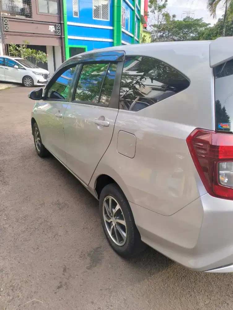 jual daihatsu sigra R matic silver cakep.