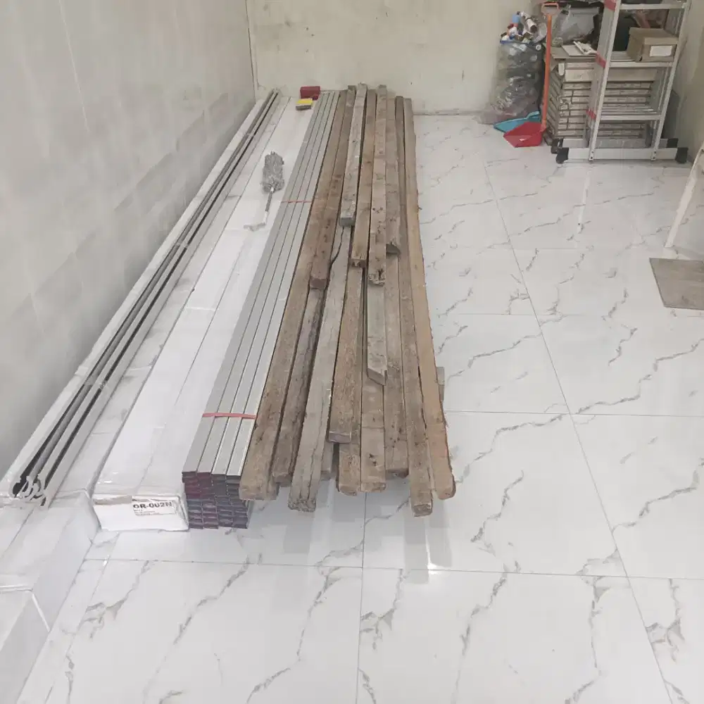 Kayu Usuk Bekas Pemakaian