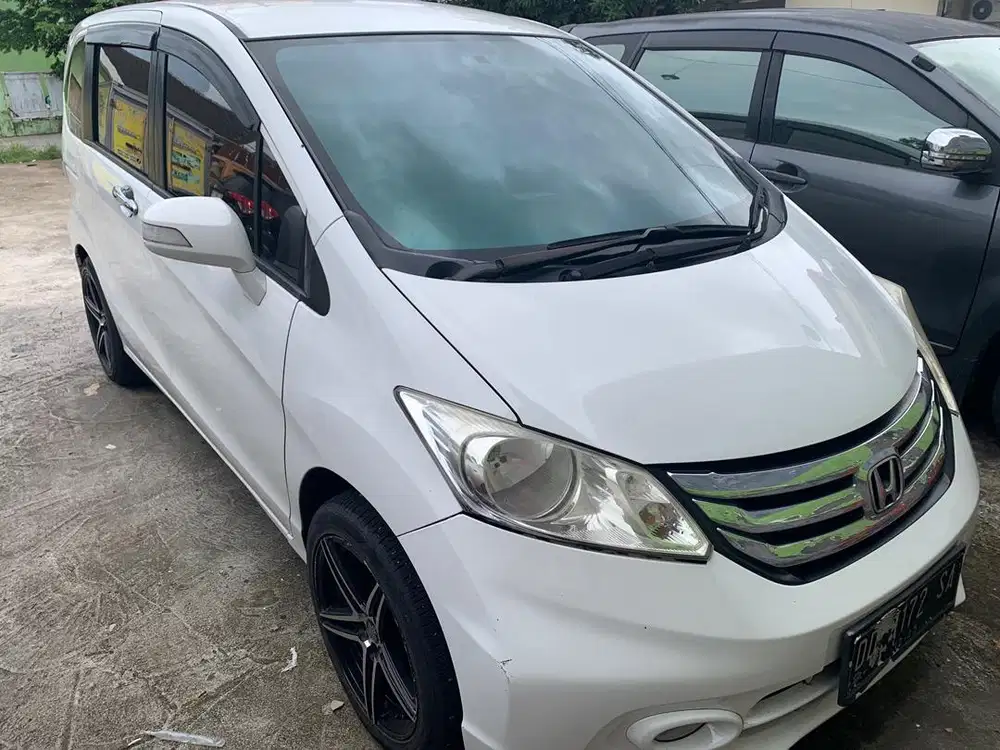 DI JUAL HONDA FREED TAHUN 2016.