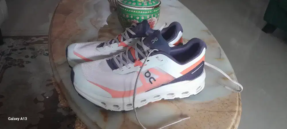 On cloud original, size 40