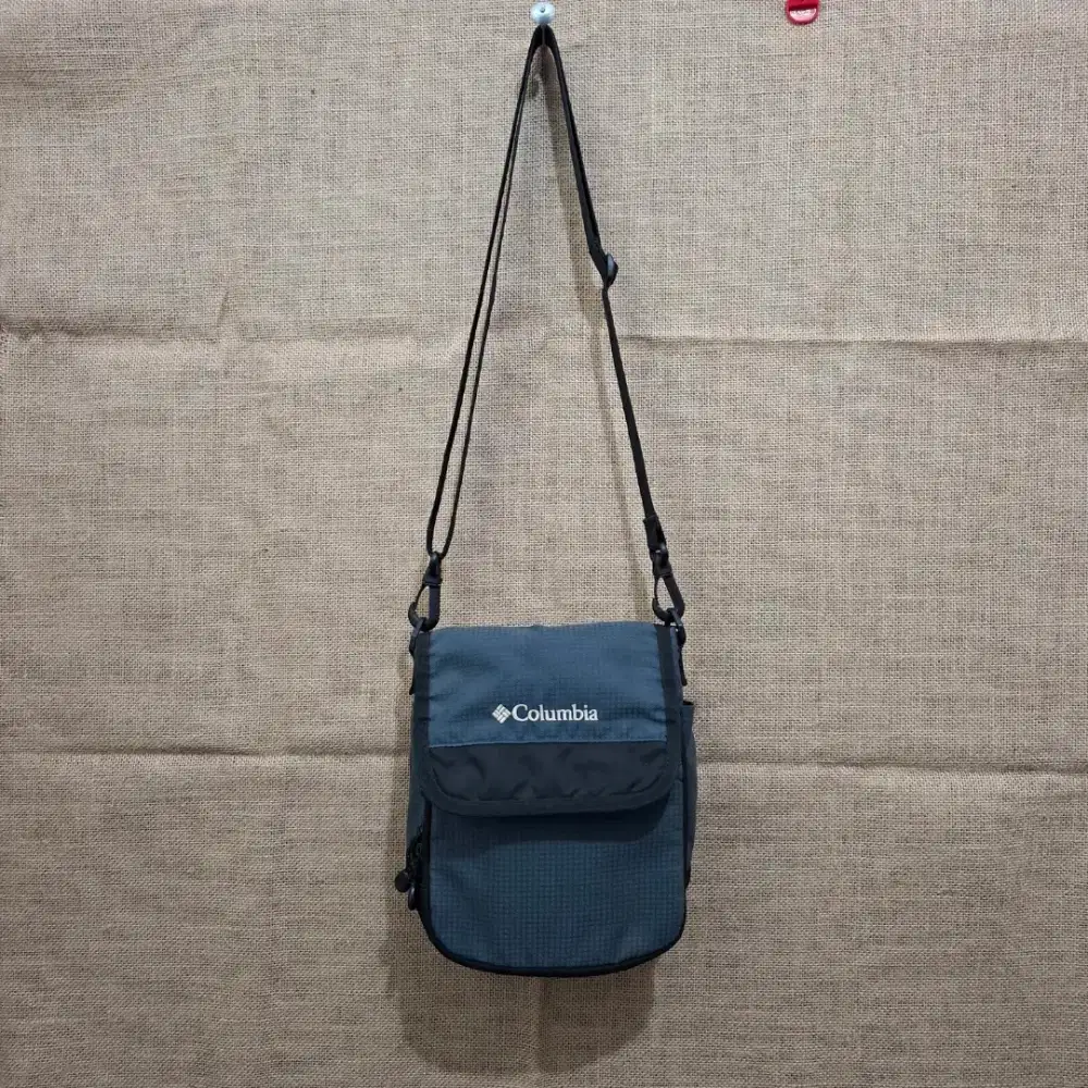 TAS SLEMPANG COLUMBIA PRELOVED