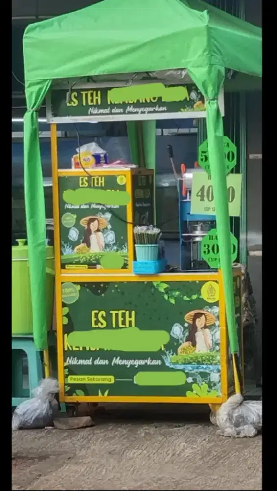 Gerobak es teh dan perlengkapannya