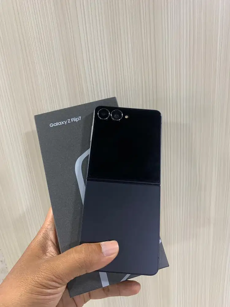Samsung Z Flip 7 12/512GB - Garansi SEIN (Oktober 2026)