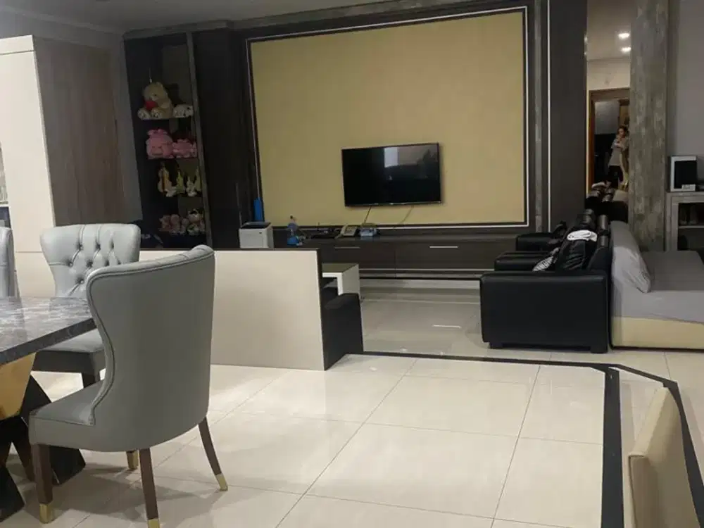 Rumah Mewah Singgasana Pradana