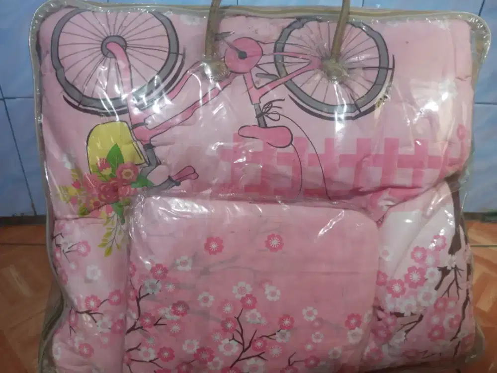 Bedcover + sprei + bantal guling 2+B.kepala 2