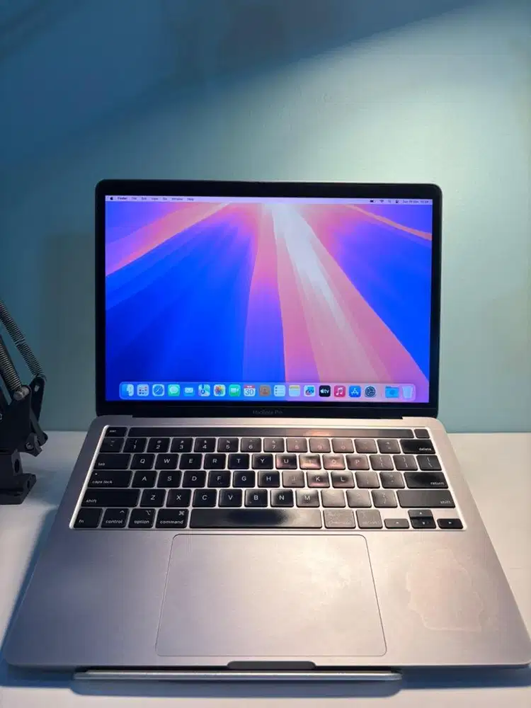 Dijual MACBOOK PRO 2020 256gb kondisi gress