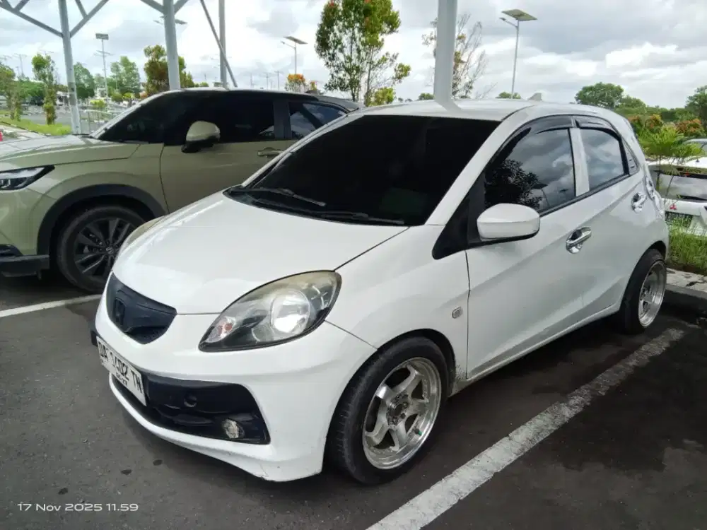 Brio E 2015 AT pakaian pribadi