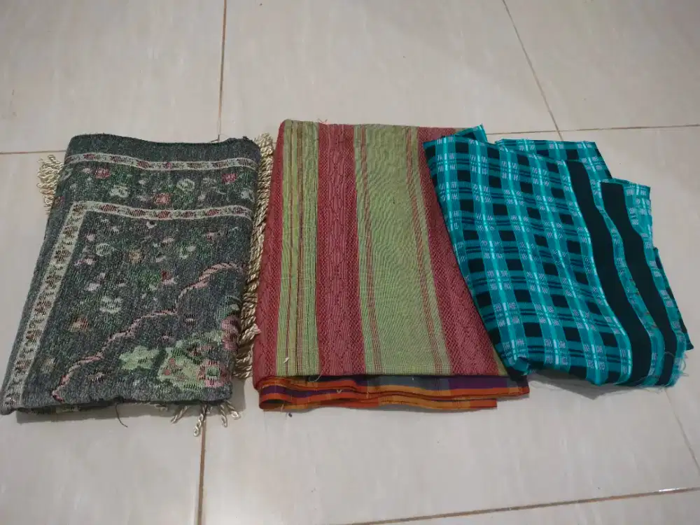 Gratis 2 sarung dan sajadah