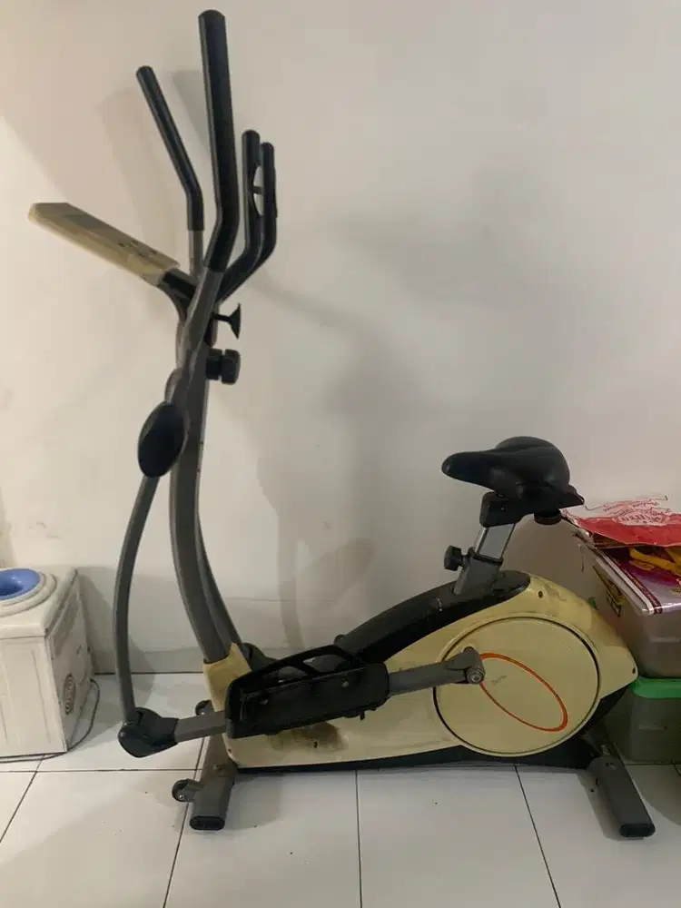 Alat fitnes gym eliptical