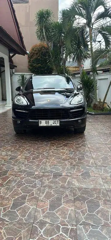 PORSCHE CAYENNE 3.6 V6 Pemakaian 2013 Tgn 1 dari Baru Nopil 2 angka