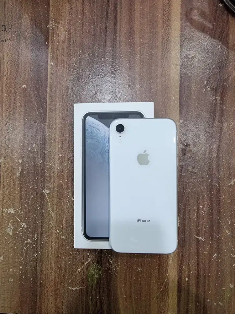 Iphone Xr 64GB ibox putih silver mulus lengkap