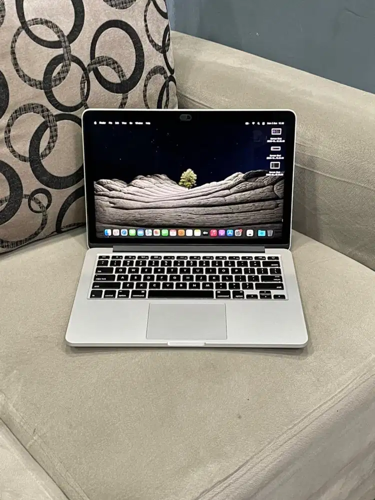 Macbook Pro 2015 13” Core i5 8/256GB Silver Like New