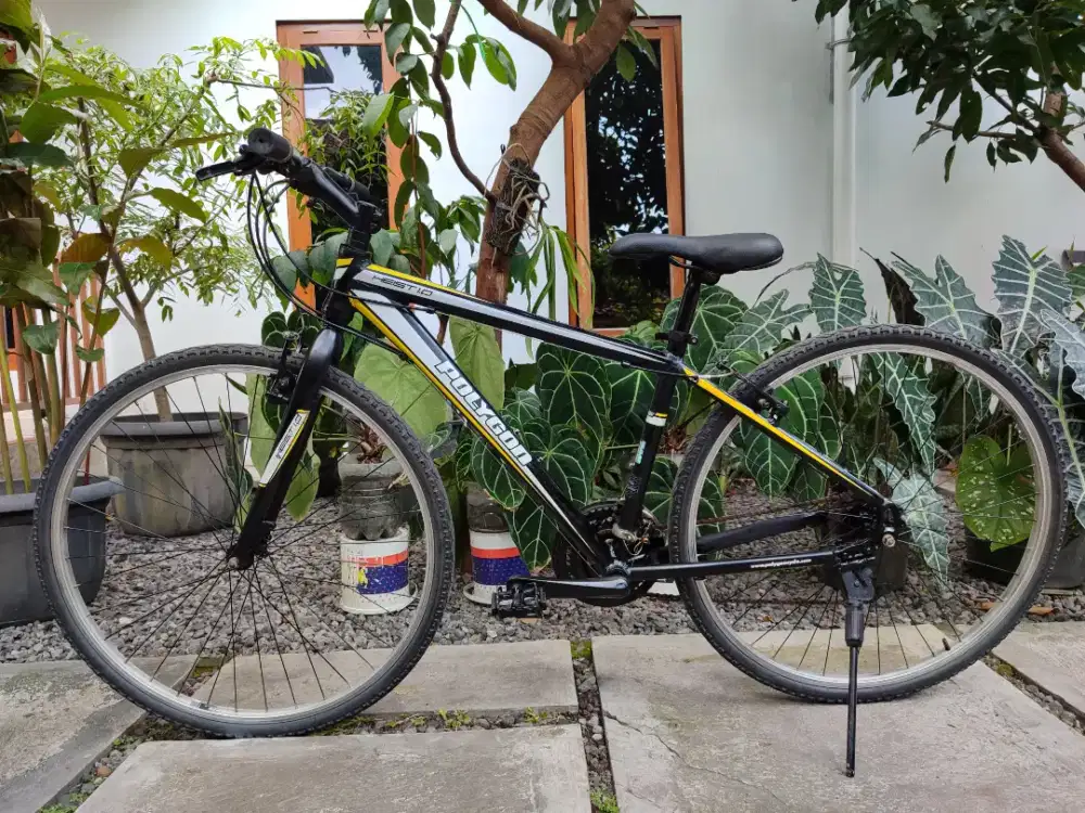 Sepeda hybrid polygon Heist 1.0 bekas 700c