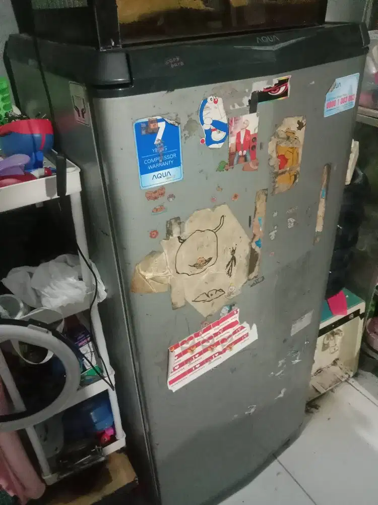 Kulkas normal merek aqua