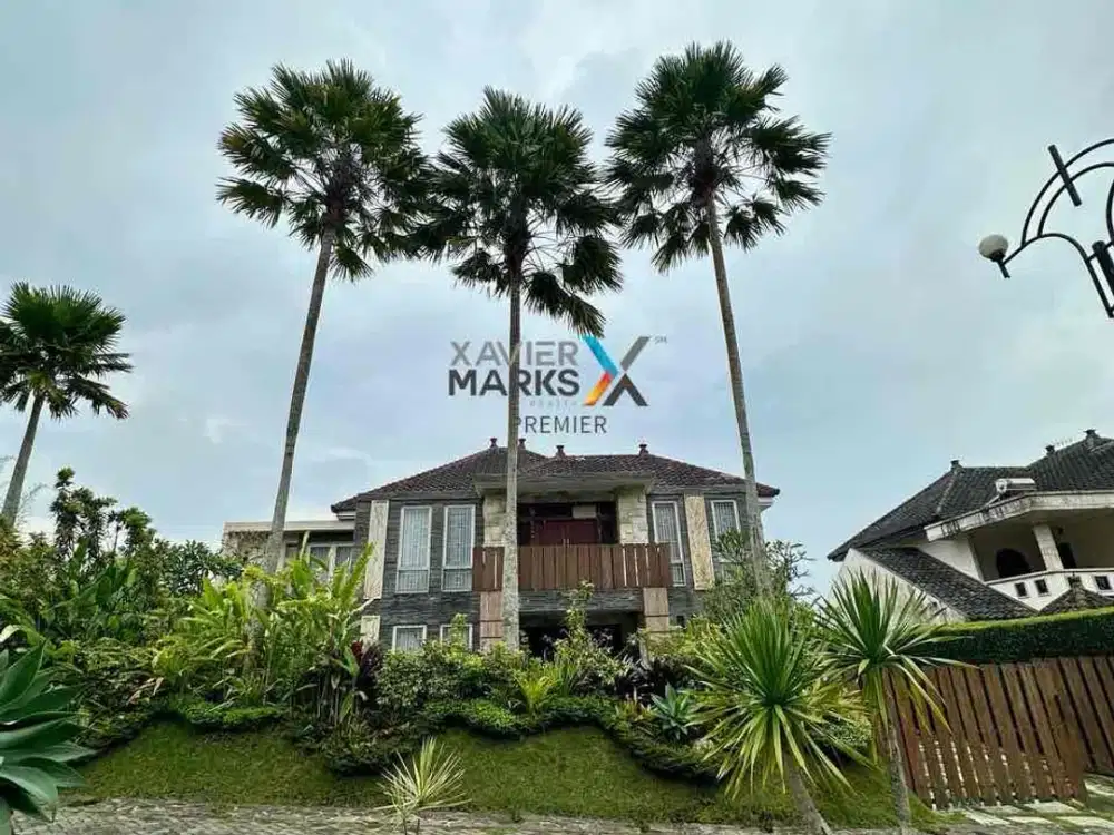 villa mewah tropis full furnished kolam renang batu kota wisata