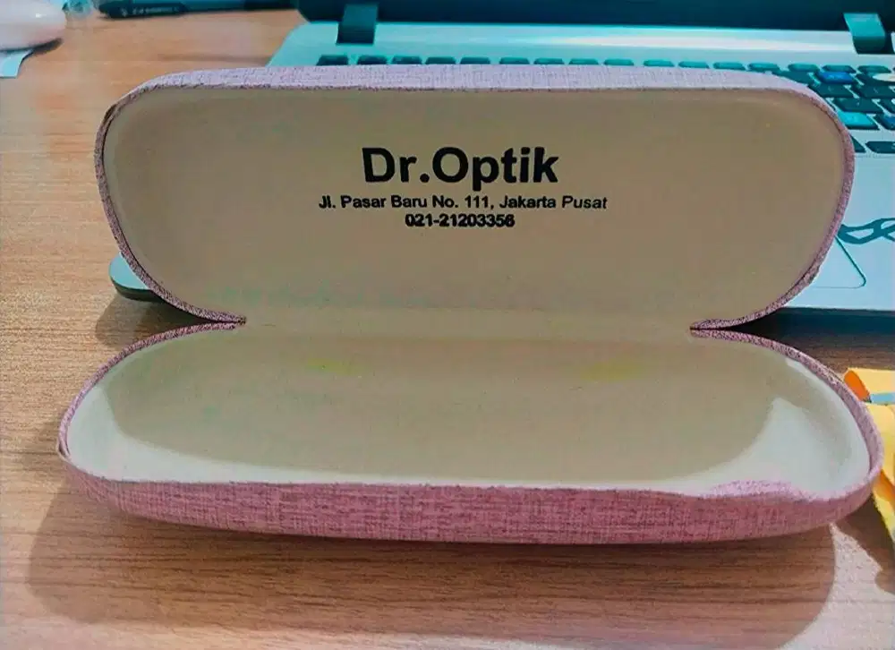 Kotak kacamata (Hardcase)