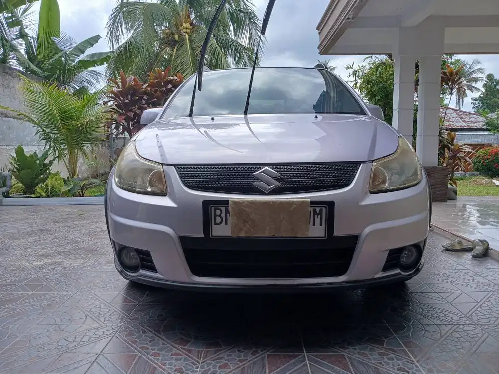 Dijual mobil suzuki sx4 tangan pertama dari baru,
