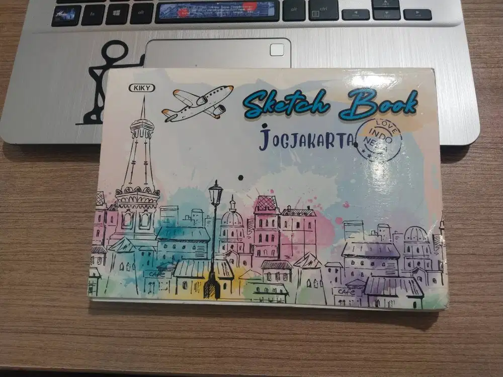 Buku sketsa (sketchbook)