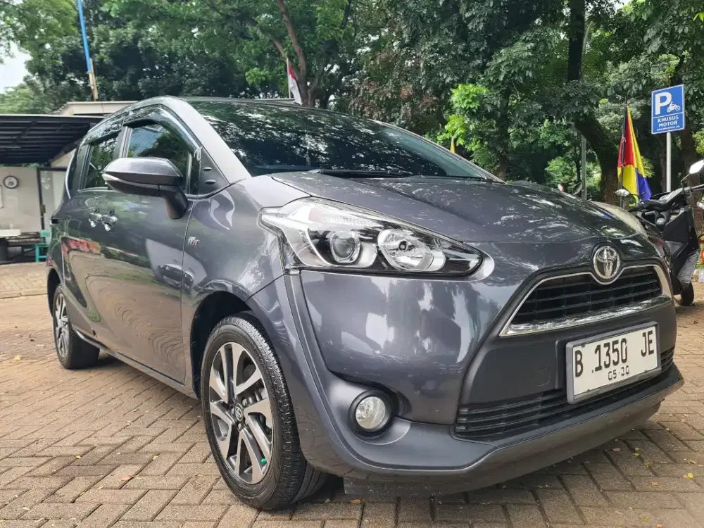 LOW KM 53rb! TOYOTA SIENTA 1.5 V AT 2018