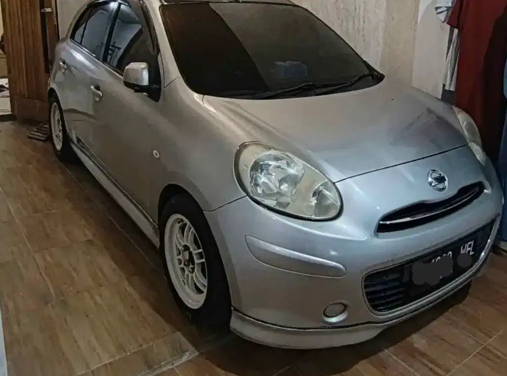 Nissan March 2011 Bensin