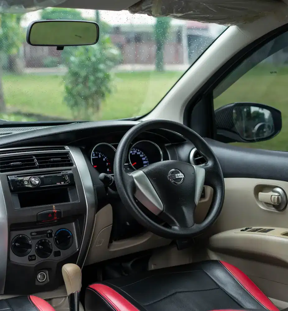 NISSAN GRAND LIVINA XV 1.5 MATIC 2015