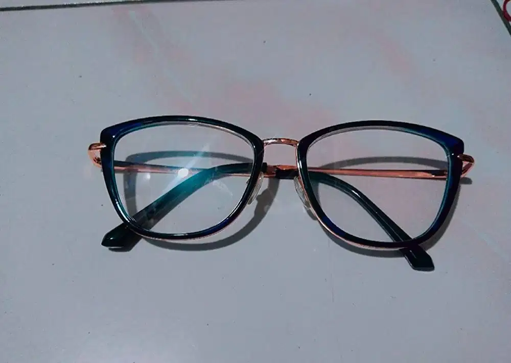 Kacamata Frame Biru Kombinasi Rose Gold