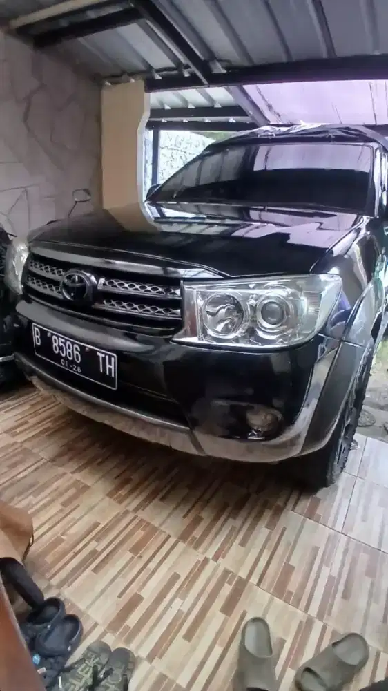 Toyota Fortuner Diesel Matic 2010 Hitam
