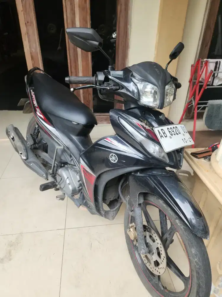 Jupiter z1 injeksi cw 2012 hitam