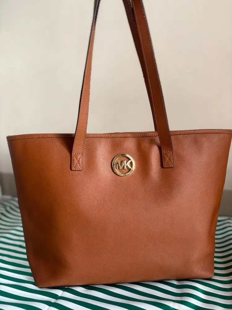 Preloved MK tote travel Leather Shoulder Bag