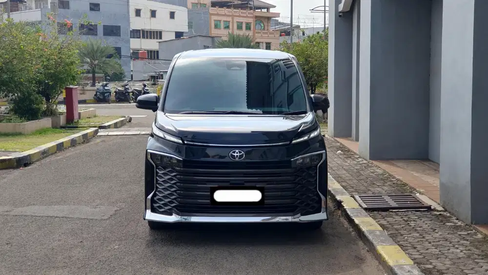 Km14rb toyota voxy tss 2024 hitam camera360