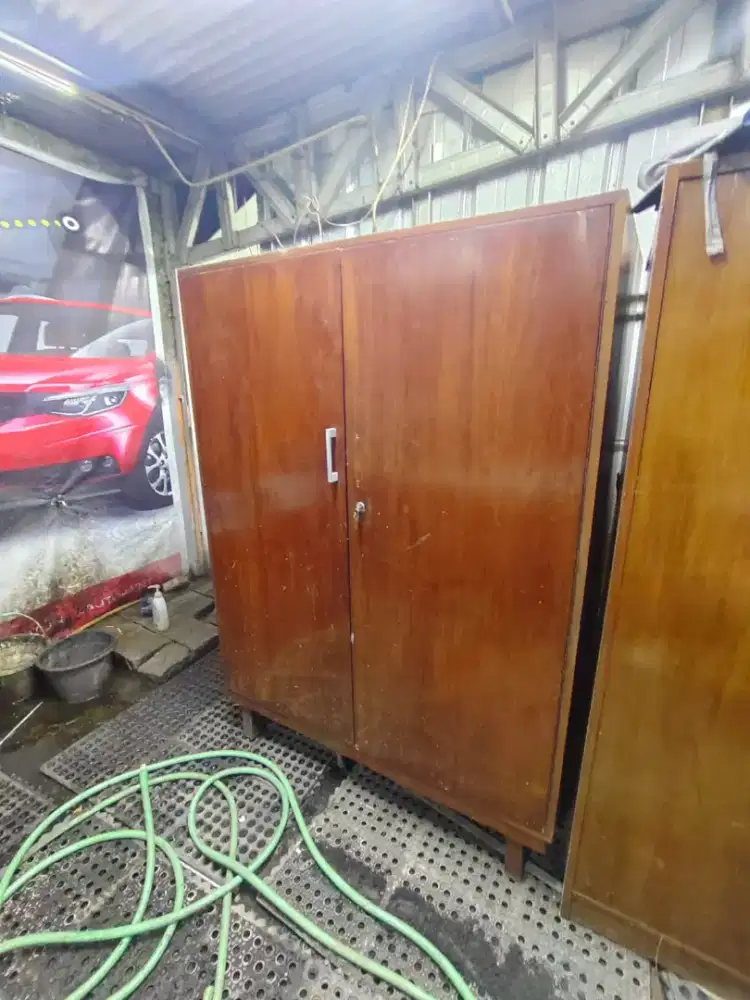 Lemari kayu jati