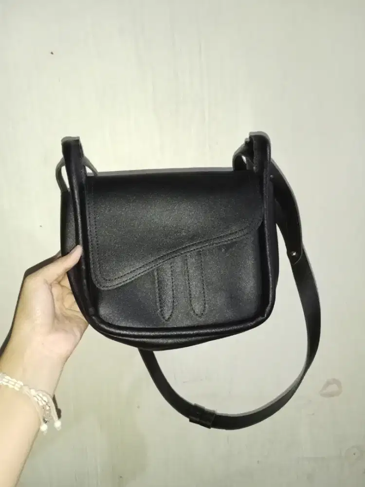 Tas Selempang Mini Kulit Hitam