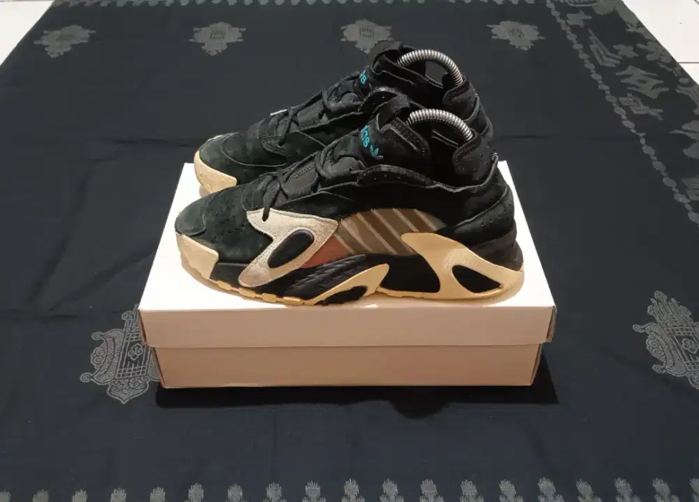 Sepatu seken adidas size 38/23 cm