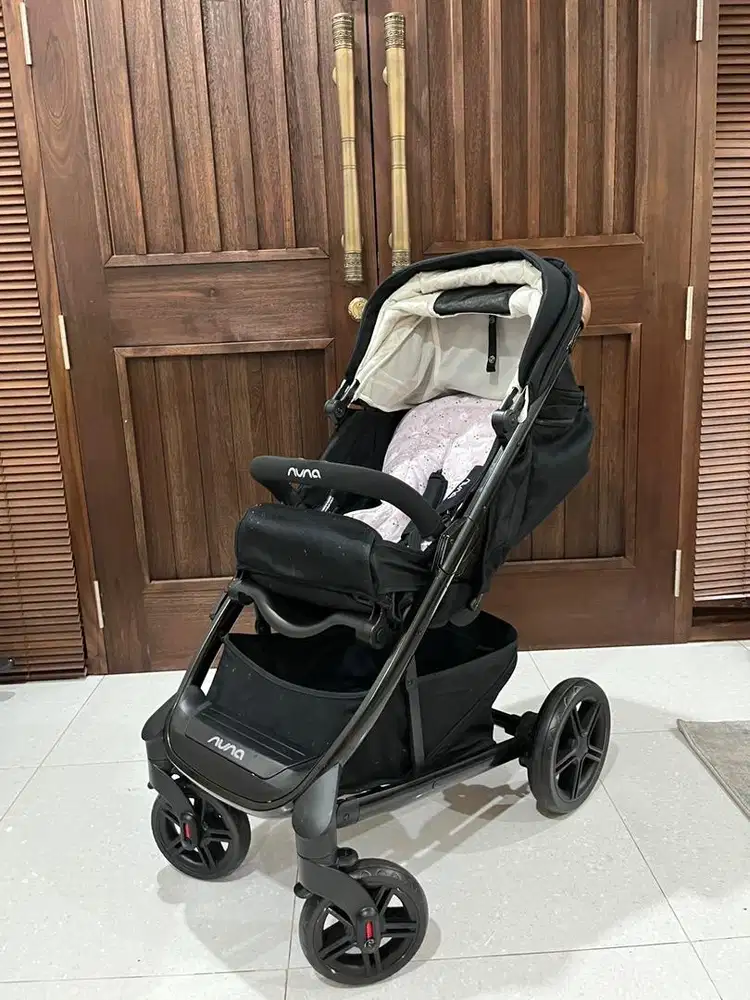 Stroller Nuna Tavo Black like new