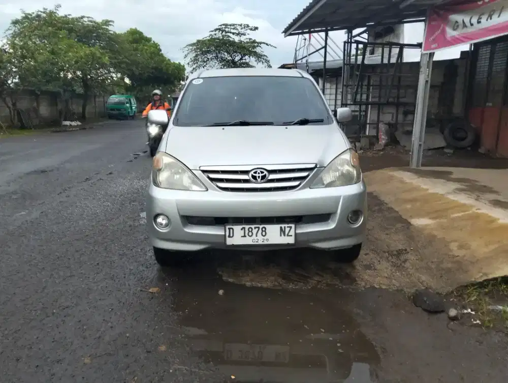 Avanza G 2005 mulus,nego
