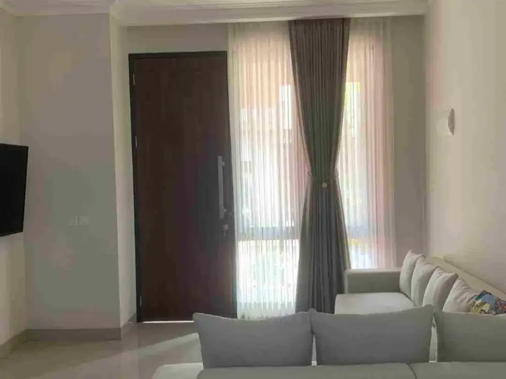 Disewakan rumah cantik full Furnished tinggal bawa koper di kota wisata cibubur