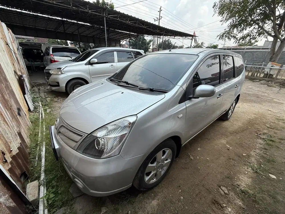 GRAND LIVINA XV MATIC BANGKU 3 BARIS
