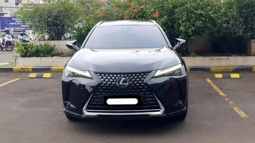 Km17rb lexus ux300 electric 2022 hitam pajak panjang